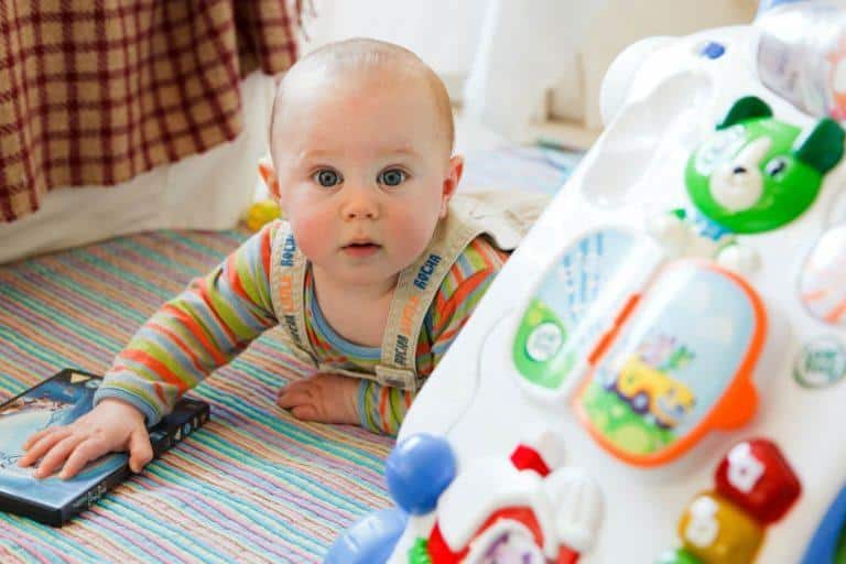 Risques domestiques chez le bébé : les 5 bons réflexes